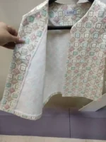 نمای داخل کراپ کت سوزن دوزی طرح لوزی و مربع فری سایز کرم رنگ