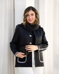 کت ژاکارد مشکی کوتاه بافت دار با تزئینات براق طلایی