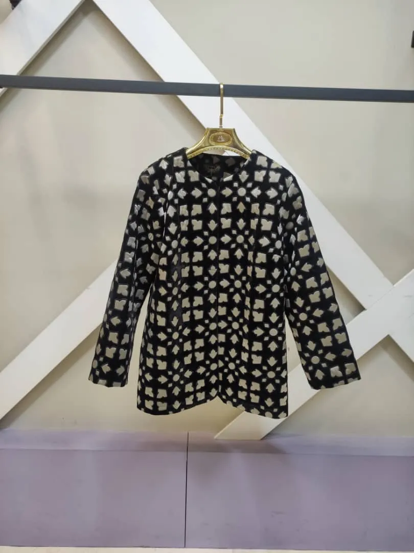 کت مخمل مشکی با طرح طلایی برجسته کد 040