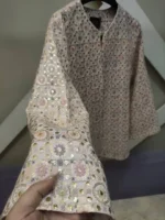 جزئیات دوخت سوزن دوزی روی کت زنانه