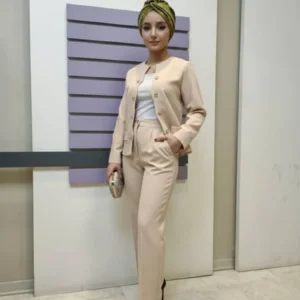 کت و شلوار دکمه قلبی دخترانه کرم دارای سه سایز مناسب نوجوان 8 تا 18 سال