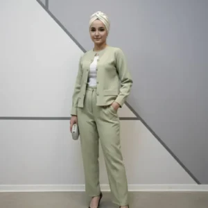 کت و شلوار دکمه قلبی دخترانه سبز رنگ دارای سه سایز مناسب دختران 8 تا 18 سال