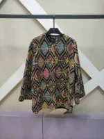 کت و مانتو سوزن‌دوزی مشکی با هندی‌دوزی رنگی و طراحی فری سایز زنانه