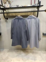 نمای پشت کت و شلوار اداری دو رنگ دو سایز با پارچه ترک