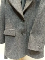 جیب و جزییات پالتو فوتر زنانه سایز بزرگ دو سایزی در رنگ طوسی، مناسب فصل زمستان