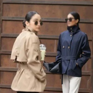 تنخور بارانی کوتاه آستردار روی مدل