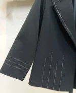 جزئیات کت مازراتی زنانه کار شده با یقه انگلیسی