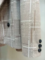 آستین کت فوتر چهارخونه زنانه در دو رنگ کرم و طوسی با طراحی کلاسیک