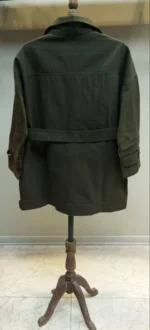 نمای پشت پالتو کتان کوتاه زنانه رنگ سبز