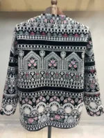 نمای پشت کت مشکی سوزن دوزی سنتی