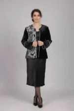 تنخور مدل کت مخمل مشکی با سوزن دوزی طرح برگ و گل سفید