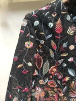 نمای نزدیک کت مشکی سوزن دوزی سنتی
