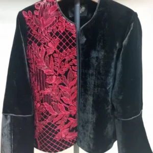 مدل کراپ کت مخمل مشکی با گلدوزی قرمز