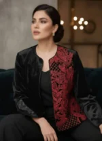 مدل کراپ کت مخمل مشکی با گلدوزی قرمز