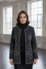 پالتو فوتر گلدوزی شده رنگ مشکی با گلدوزی سفید