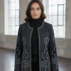 پالتو فوتر گلدوزی شده رنگ مشکی با گلدوزی سفید