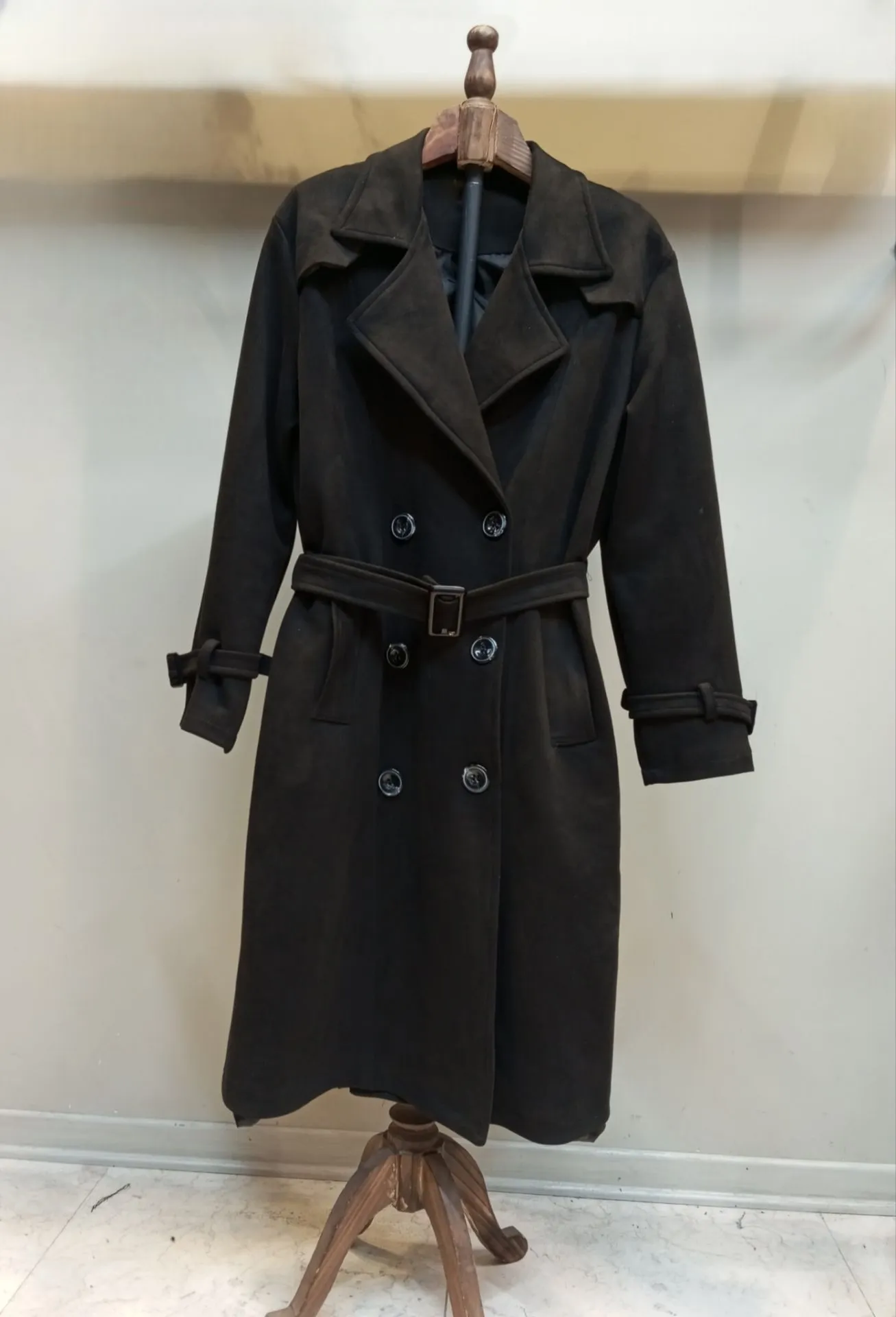 پالتو سوییت غواصی آستر دار زنانه مشکی دارای کمربند و یقه انگلیسی مناسب تا سایز 50