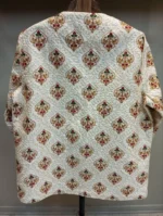 نمای پشت کت سوزن دوزی کرم با طرح اصیل