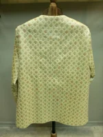 نمای پشت مانتو کتی سوزن دوزی نباتی رنگ با طرح لوزی