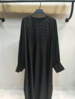 عبا مشکی جلو بسته زنانه با پارچه الیزه و خرجکار