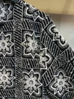 نمای نزدیک جواهردوزی سفید روی پارچه مشکی مجلسی