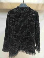 نمای پشت کت مخمل مشکی نواردوزی شده با طراحی ساده