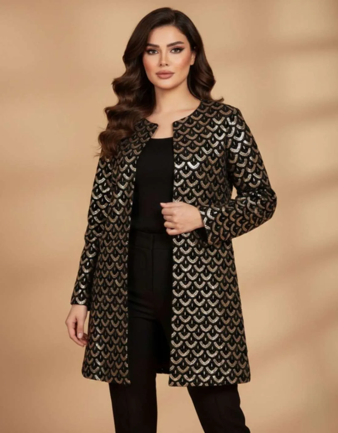 black-velvet-jacket-fish-pattern-style استایل شب با کت مخمل مشکی و پولکهای طلایی درخشان