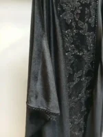 نمای آستین پانچ و عبا جلو بسته مخمل گیپور دوزی مشکی فری‌سایز با قد ۱۲۶