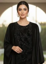 استایل عبای جلو بسته مخمل و گیپور با قد بلند روی لباس مجلسی