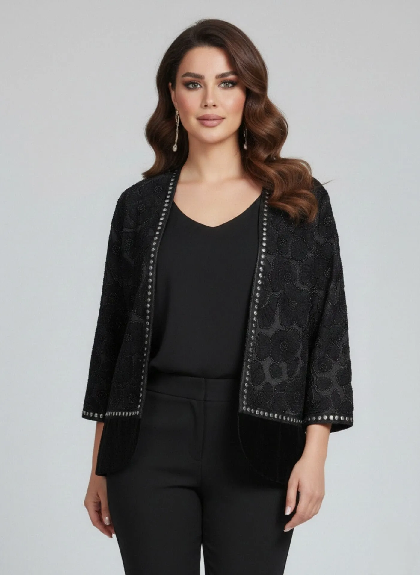 black-velvet-sequin-jacket-floral-tulle-model تنخور استایل کت مخمل آینهای مشکی با گلهای تور مشکی برجسته و ملیله و نگیندوزی فریسایز