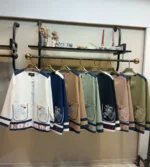 رنگبندی کت مازراتی با پارچه کج راه و گلدوزی روی پایین کار و جیب‌ها