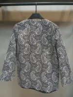 نمای پشت مانتو کتی جین زنانه با سوزن‌دوزی طرح ترمه