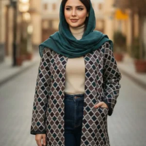مانتو مخمل مشکی با سوزن‌دوزی طرح لوزی ظریف