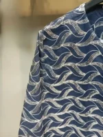 نمای نزدیک مانتو کتی جین طرح موج